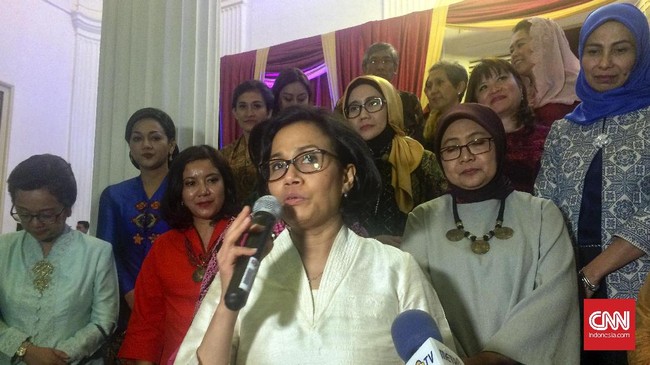 Menkeu Sri Mulyani yakin belanja impor Pertamina berkurang akibat penurunan harga minyak.