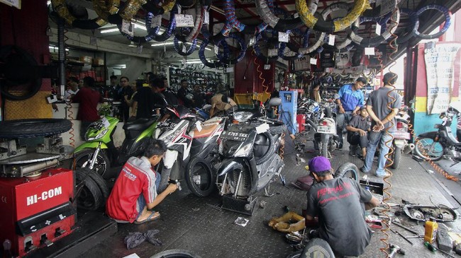 Biasanya rayuan montir nakal paling kena pada pemilik yang hanya mau 'tinggal bayar', tidak paham soal motor dan servis.