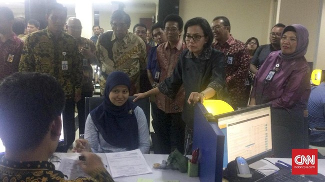 Blusukan ini salah satunya bertujuan untuk memonitor aktivitas pelayanan perbendahaaan negara terkait pencairan APBNP 2016.