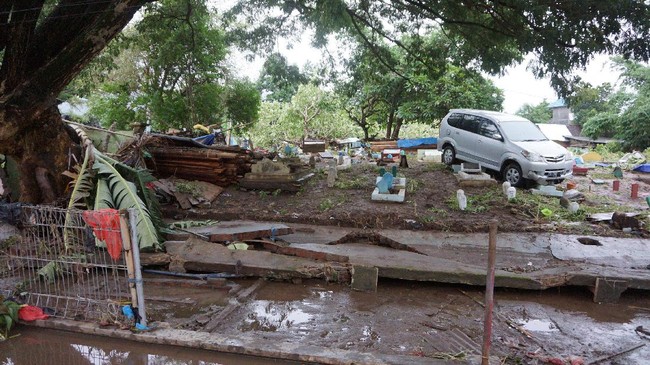 Sedikitnya 105.758 jiwa penduduk Kota Bima terkena dampak secara langsung dari banjir bandang yang terjadi pada Rabu (21/12) dan Jumat (23/12) lalu.