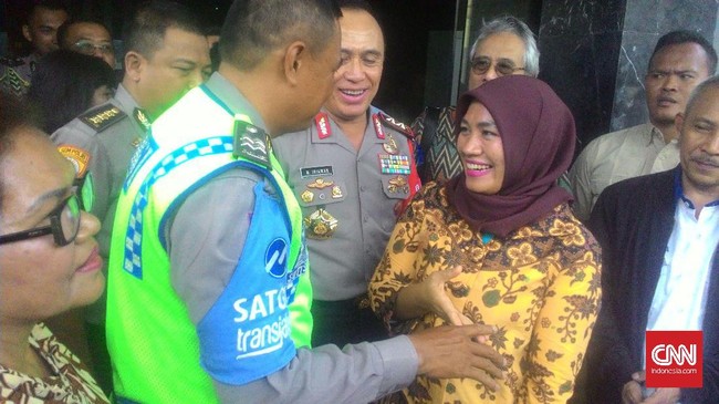 Aiptu Sutisna mencabut laporan atas dasar kemanusiaan. Sebelum pencabutan laporan ini, Sutisna dan Dora juga sudah sepakat untuk saling memaafkan.