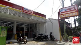 Alfamart Tepis Cari Cuan dari Kantong Plastik Berbayar