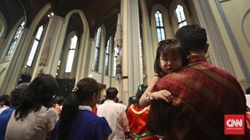 Ketika Misa dan Buka Puasa Berbaur di Gereja Katedral