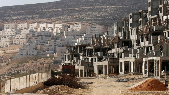 Militer Israel menghancurkan rumah warga Palestina yang melakukan penusukan mematikan di satu pemukiman Yahudi di Tepi Barat pada Juli lalu.