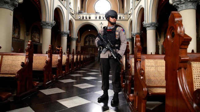 Ribuan personel dikerahkan untuk mengamankan Natal. Semua gereja yang ada bakal dijaga ketat petugas dengan prioritas gereja yang punya jemaat banyak.