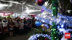 Jemaat Gereja Menteng Meriah Sambut Kapolri dan Panglima TNI