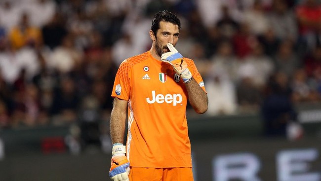 Agen Gianluigi Buffon mengungkapkan bahwa sang pemain nyaris berkostum Barcelona sebelum akhirnya memutuskan bergabung dengan Juventus.