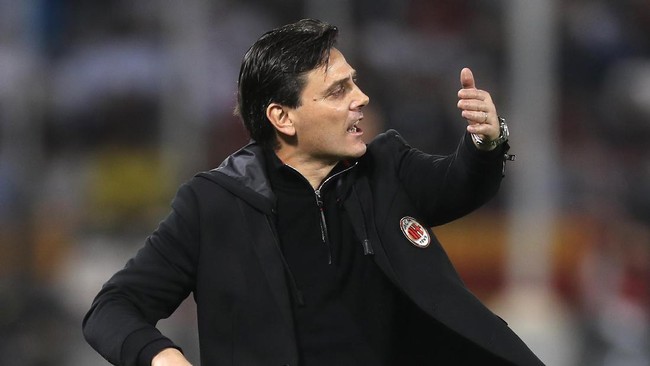 Chief executive AC Milan Marco Fassone tetap mendukung Vincenzo Montella. Fassone menilai Montella membawa perubahan positif bagi Milan.
