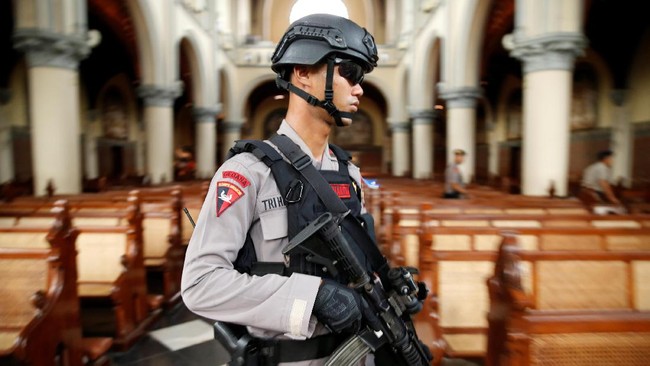 Pihak kepolisian akan melakukan sterilisasi di gereja-gereja sebelum diadakannya ibadat perayaan malam Natal.