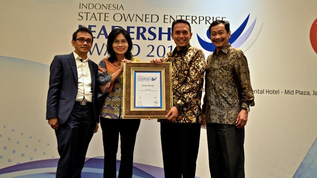 Terobosan yang kemudian menjadikannya pemenang dalam BUMN Leaders Award adalah pertama melakuan pembangunan di tiga hal di sisi people, culture, dan organisas