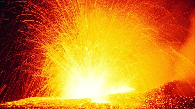 Ledakan di gudang kembang api di Meksiko menewaskan setidaknya 14 orang dan melukai puluhan lainnya, menghancurkan bangunan hingga rata dengan tanah.