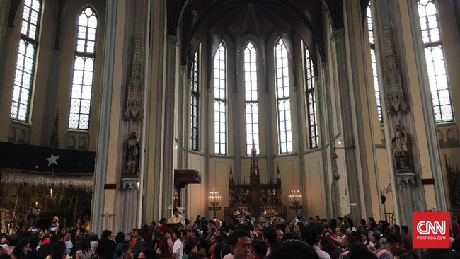 Pastor Paroki Katedral mengucapkan terima kasih atas kunjungan pimpinan aparat keamanan dan menteri yang menunjukkan dukungan dari pemerintah. 