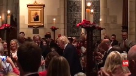 Sambutan Misa Natal Hangat untuk Trump