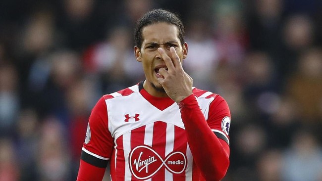Manajer Manchester City Pep Guardiola menegaskan, klubnya belum menginginkan bek Southampton Virgil van Dijk dalam waktu dekat ini.