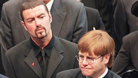 Elton John akan Tampil di Upacara Pemakaman George Michael