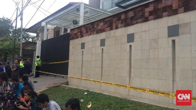 Publik menyampaikan belasungkawa pada keluarga korban pembunuhan Pulomas, lewat Instagram Dodi Triono, dan putrinya Gemma.
