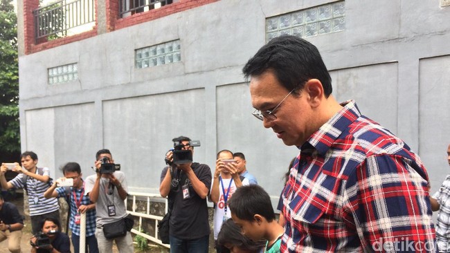 Ahok menyebut semua kasus yang melibatkan-libatkan dirinya sebagai fitnah. Tapi atas kasus penistaan agama yang didakwa kepadanya, Ahok terkesan.