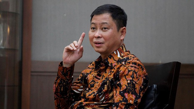 Menteri ESDM Ignasius Jonan menargetkan sebanyak 255.250 panel surya terpasang di daerah pulau-pulau 3T (terdepan, terluar dan tertinggal) pada tahun 2018.