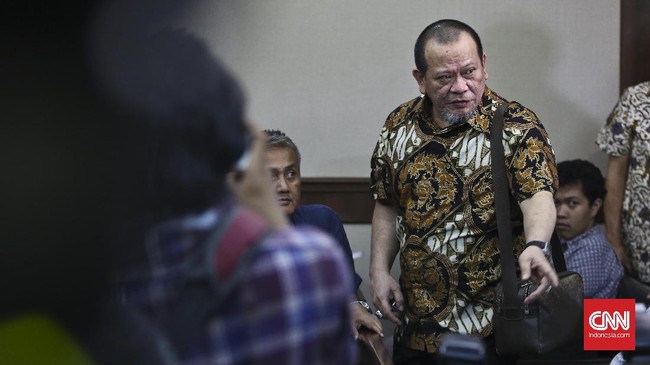 Pengakuan kader Partai Gerindra La Nyalla Mattalitti tentang mahar politik Prabowo Subianto menimbulkan 'keriuhan' di dunia maya.