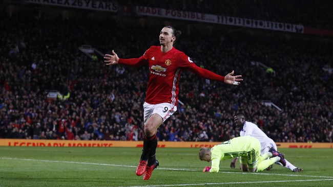 Mantan gelandang Manchester United Nemanja Vidic mengagumi sosok karismatik Zlatan Ibrahimovic yang mengangkat kembali pamor Setan Merah.