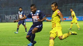 Tempo Tinggi, Arema vs Sriwijaya Imbang di Babak Pertama
