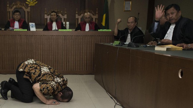 KPK akan mengkaji secara rinci terkait pertimbangan hakim yang membebaskan La Nyalla dari semua dakwaan korupsi dana hibah di Jawa Timur.