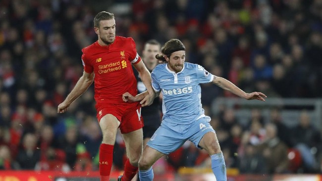 Sempat tertinggal 0-1, akhirnya Liverpool berhasil unggul 2-1 atas Stoke City pada babak pertama pertandingan lanjutan Liga Inggris di Stadion Anfield.