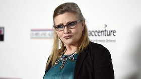 Mark Hamill Bandingkan Kematian Carrie Fisher dan John Lennon