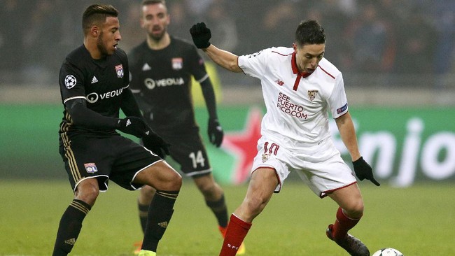 Gelandang internasional Perancis, Samir Nasri, terpaksa harus melakoni tes antidoping karena cuitan akun Twitter klinik kesehatan akan terapi yang diterimanya.
