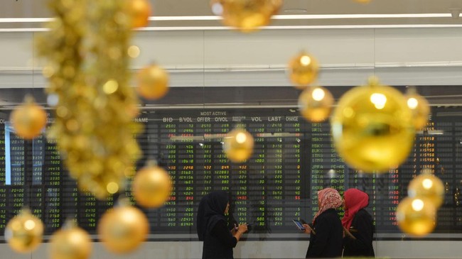 Analis memprediksi IHSG menguat pada perdagangan Senin (30/12). Namun, penguatan akan terbatas.