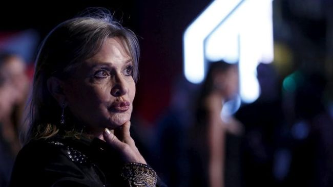 Tulisan-tulisannya lebih sering berbicara blak-blakan soal kehidupan pribadi, seperti saat ia mengungkap skandal Star Wars dalam The Princess Diarist.