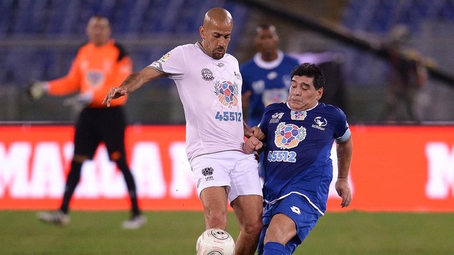 Juan Sebastian Veron tak lagi menyimpan dendam pada Diego Maradona, mantan rekan setimnya di Boca Juniors dan timnas Argentina.