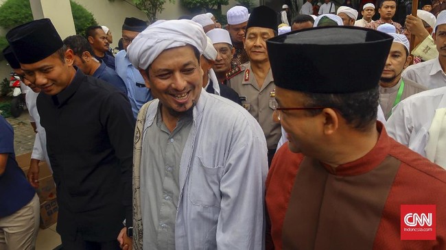 Anies Baswedan dan Agus Yudhoyono berada dalam satu panggung dalam acara Maulid Nabi Muhammad di Kwitang.