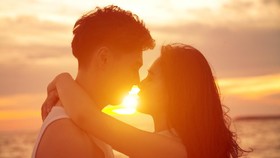 'Silikon' Pengantar Sensasi Ciuman Mesra Bagi Pelaku LDR