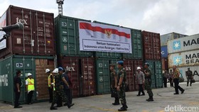 Jokowi Kirim 10 Kontainer Bantuan untuk Pengungsi Rohingya