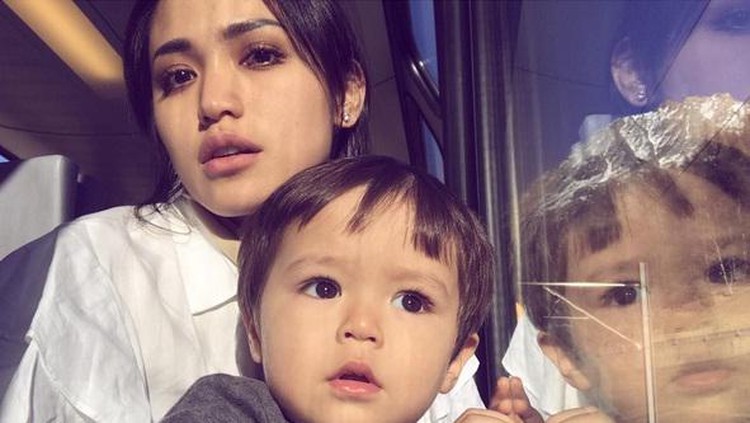 Lihat tingkah anak Jessica Iskandar, El Barack sarapan, bisa bikin kita gemas deh, Bun.