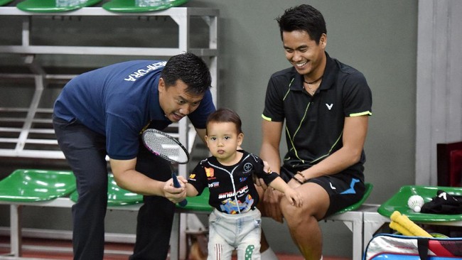 Tontowi Ahmad berharap bisa mencicipi peringkat satu dunia namun ia juga bersemangat bila harus berpasangan dengan pemain muda.