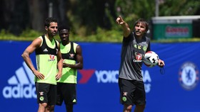 Kerap Ikut Latihan di Chelsea, Conte Alami Cedera