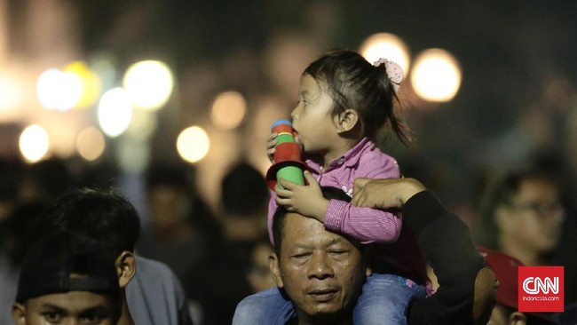 Pengunjung di Bundaran HI tak hanya warga Ibu Kota, melainkan dari berbagai daerah di luar Jakarta.