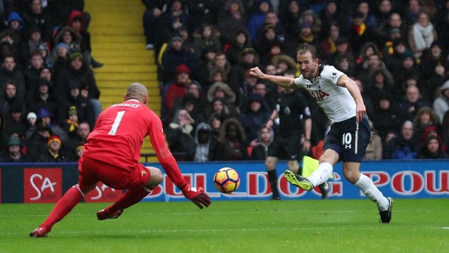 Dengan torehan 59 gol dari 100 penampilan Liga Primer, Harry Kane menyamai rekor legenda Arsenal Thierry Henry.