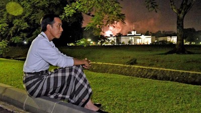 Jokowi Santai Rayakan Tahun Baru di Rumah Bersama Keluarga