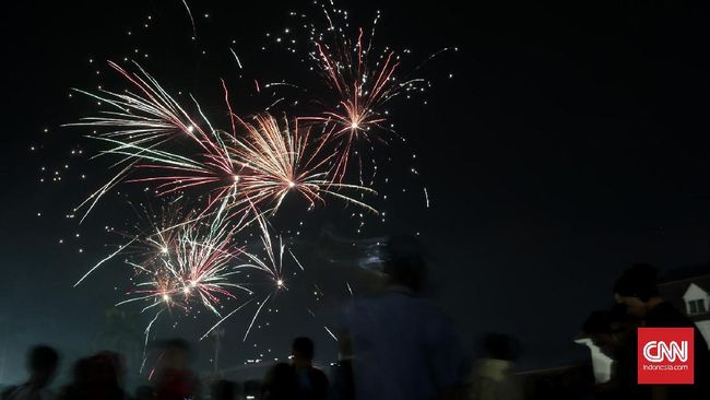 Berbagai sudut kota biasanya bakal menggelar pesta kembang api saat malam pergantian tahun. Berikut beberapa lokasi pesta kembang api di Jakarta.
