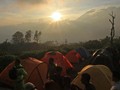 Tim SAR Evakuasi Pendaki Jatuh di Kawah Gunung Marapi