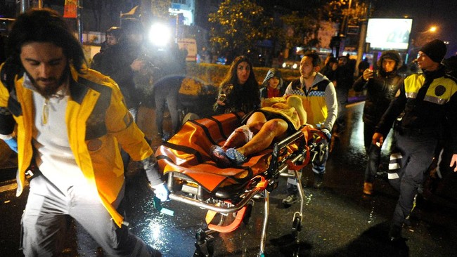 Pria bersenjata memasuki kelab malam elit dan menembakkan senjata pada malam tahun baru di Turki, menewaskan 39 orang dan melukai 69 orang.