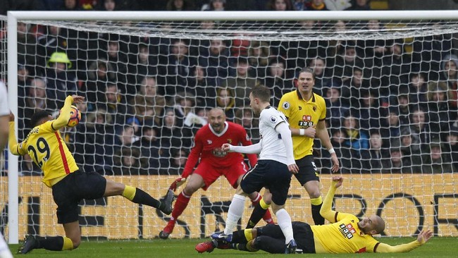 Tottenham Hotspur melangkah mantap di awal 2017. Dalam laga perdana liga di tahun baru ini Spurs mampu unggul 3-0 atas tuan rumah Watford pada babak pertama.