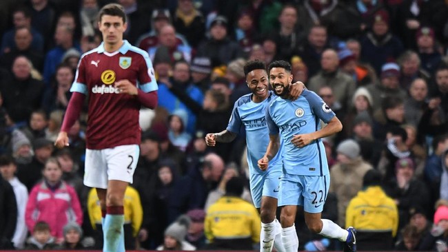 Manchester City harus tampil dengan sepuluh pemain sejak menit ke-32 setelah Fernandinho mendapat kartu merah langsung karena tekel dua kaki.