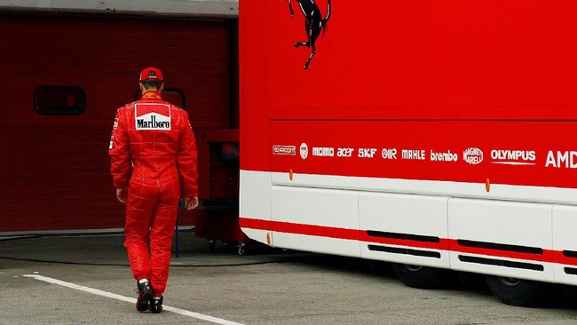 Legenda F1 Michael Schumacher disebut menghadiri pernikahan sang anak, Gina Schumacher, pada Sabtu (28/9).
