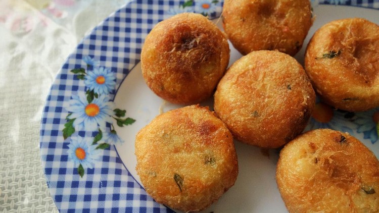 Tips Menggoreng Perkedel Tahu agar Tak Hancur dan Matang Sempurna Menggoreng perkedel tahu kadang sulit karena adonan mudah hancur. Untuk mendapatkan perkedel tahu yang sempurna, simak tipsnya berikut ya.