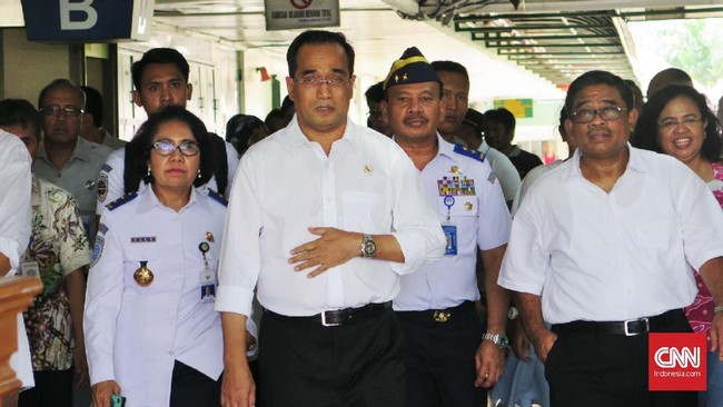 Pemberhentian menyusul meninggalnya seorang siswa setelah diduga dikeroyok empat orang seniornya di Gedung Dormitory STIP, Marunda, Cilincing.