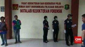 Keluarga Korban Datangi RS Polri